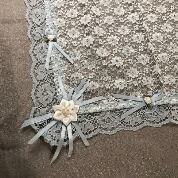 Vintage 1960s Handmade Ladies Lacy Handkerchief in Soft Blue w/Roses, Beads - Picture 8 of 10